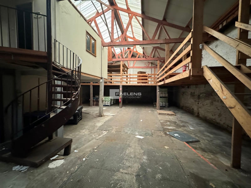 Local commercial - 748 m²