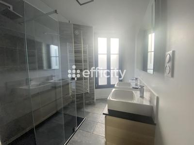 Maison - 208 m² - 8 pièces