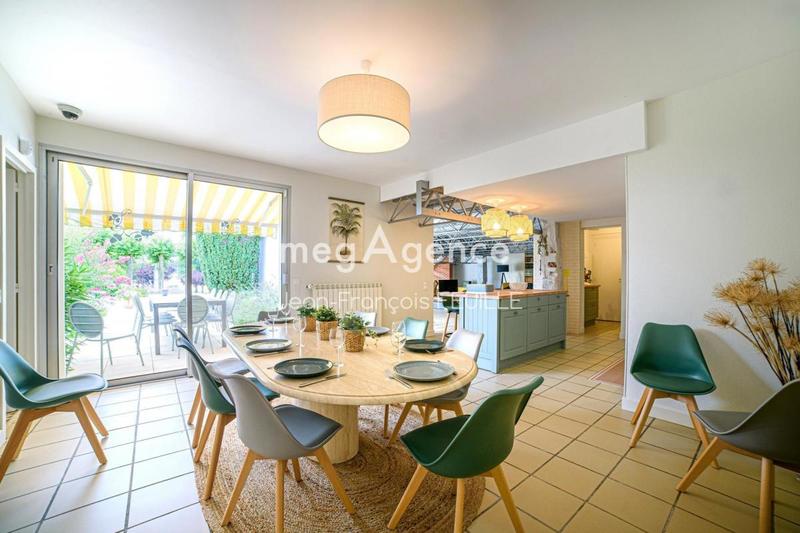 Maison - 400 m² - 10 pièces