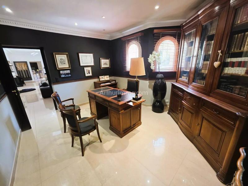 Maison - 226 m² - 7 pièces