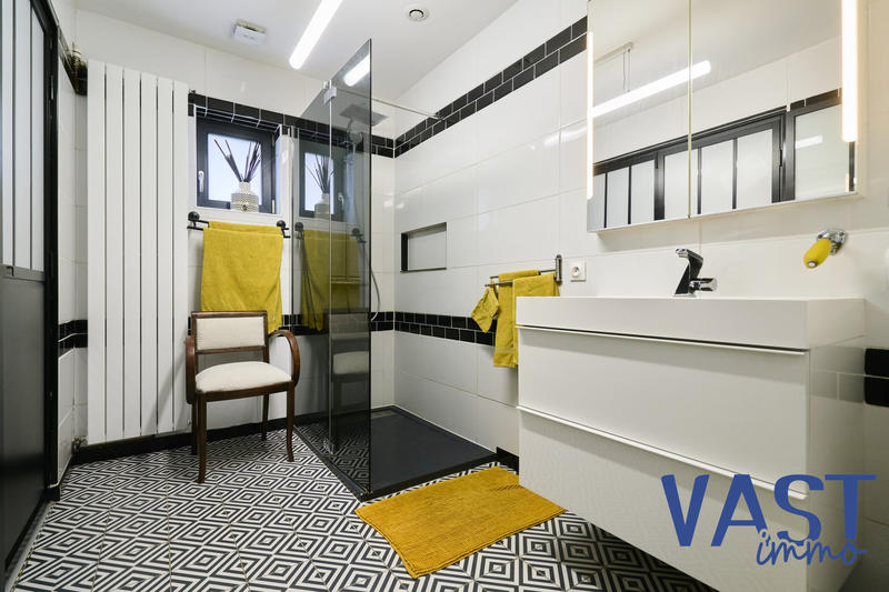 Maison - 217 m² - 6 pièces