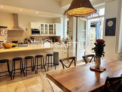 Maison - 342 m² - 10 pièces