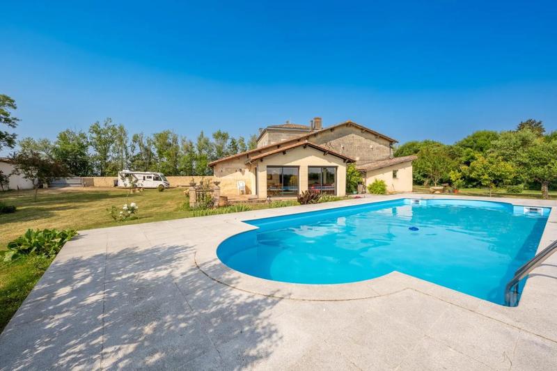 Maison de maîtres - 400 m² - 9 pièces