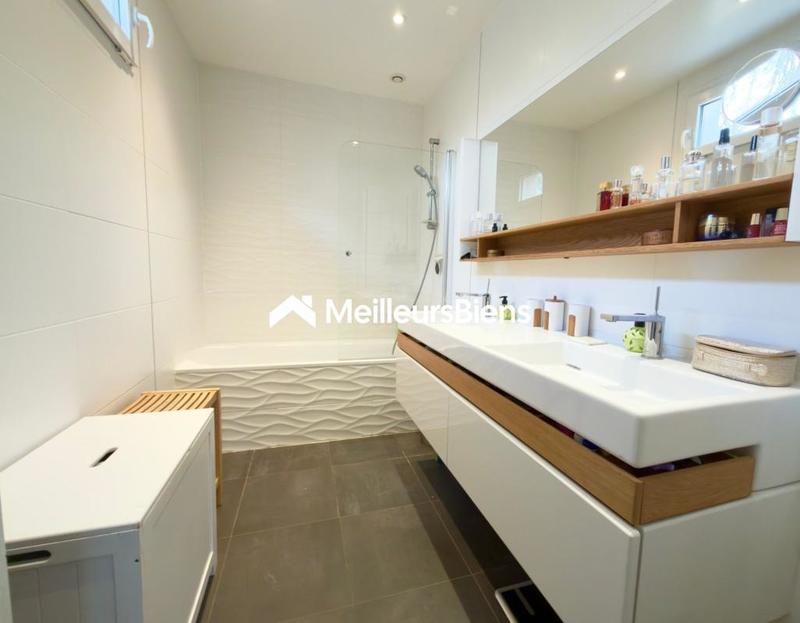 Maison - 197 m² - 8 pièces