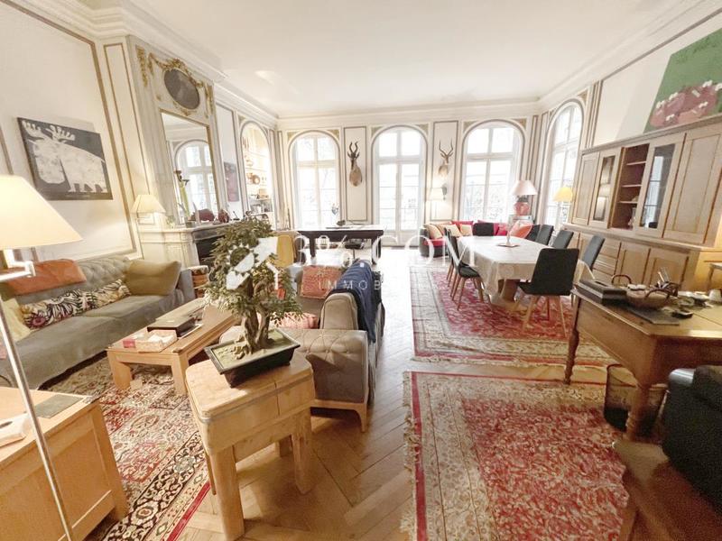 Propriété - 369 m² - 10 pièces