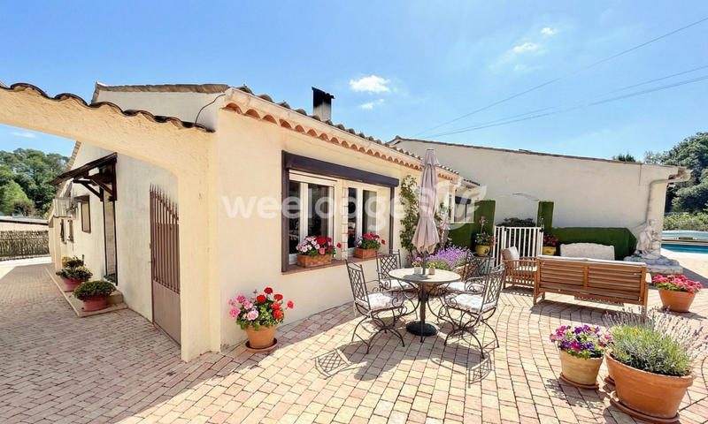 Maison traditionnelle - 225 m² - 9 pièces