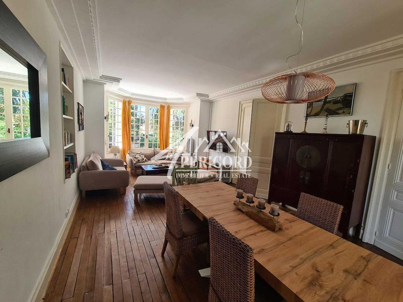 Maison - 250 m² - 12 pièces