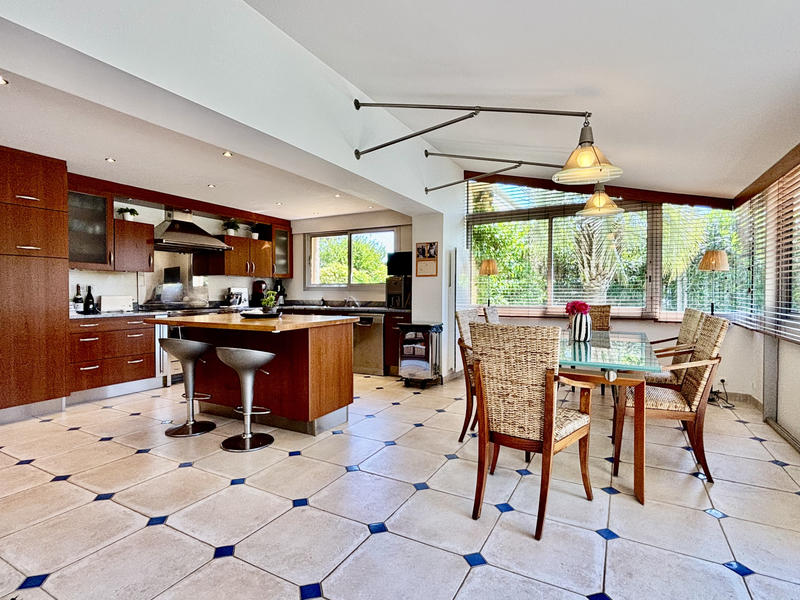 Villa - 282 m² - 8 pièces