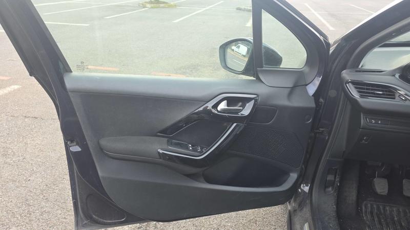 Peugeot 208 I 1.2 PureTech 82 Urban Soul