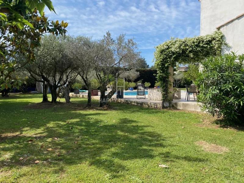 Propriété - 198 m² - 7 pièces