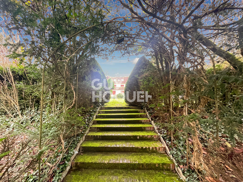 Maison - 311 m² - 13 pièces