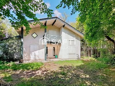 Maison - 210 m² - 7 pièces