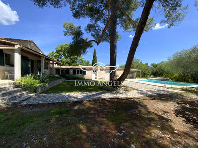 Maison - 137 m² - 6 pièces