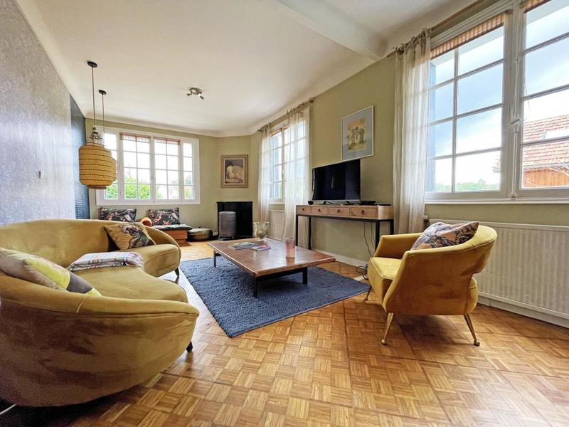 Maison - 281 m² - 7 pièces