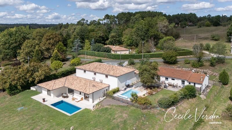 Maison - 300 m² - 10 pièces