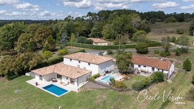 Maison - 300 m² - 10 pièces