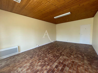 Local commercial - 74 m² - 1 pièce