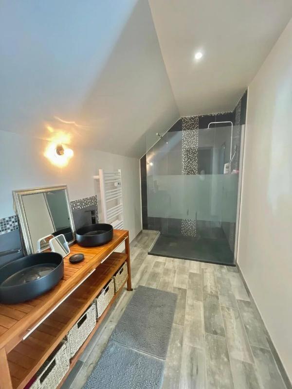 Maison - 214 m² - 5 pièces