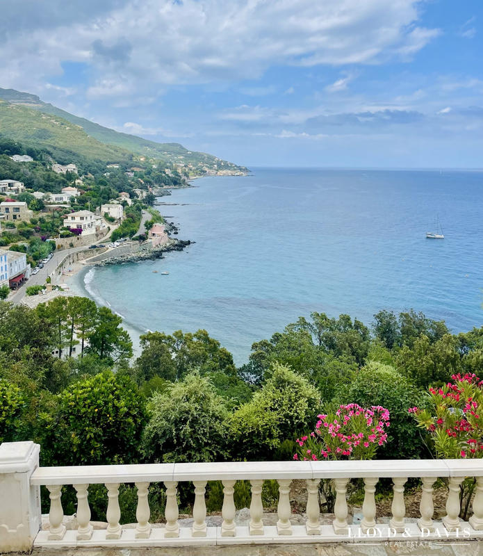 Maison - 228 m² - 5 pièces