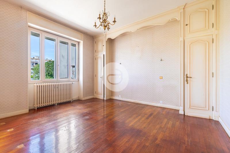 Maison - 187 m² - 8 pièces