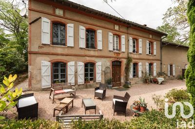 Maison - 285 m² - 9 pièces