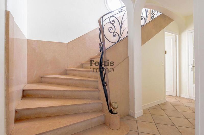 Demeure - 297 m² - 8 pièces