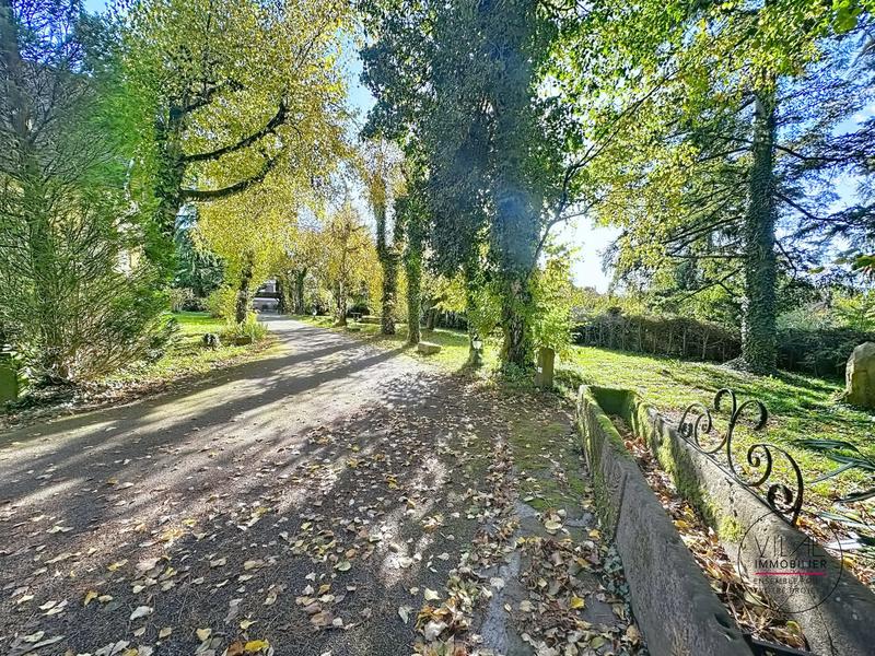 Maison - 285 m² - 8 pièces