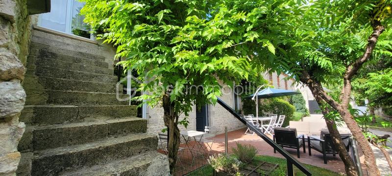 Maison en pierre - 222 m² - 9 pièces