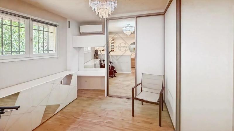 Villa - 220 m² - 5 pièces