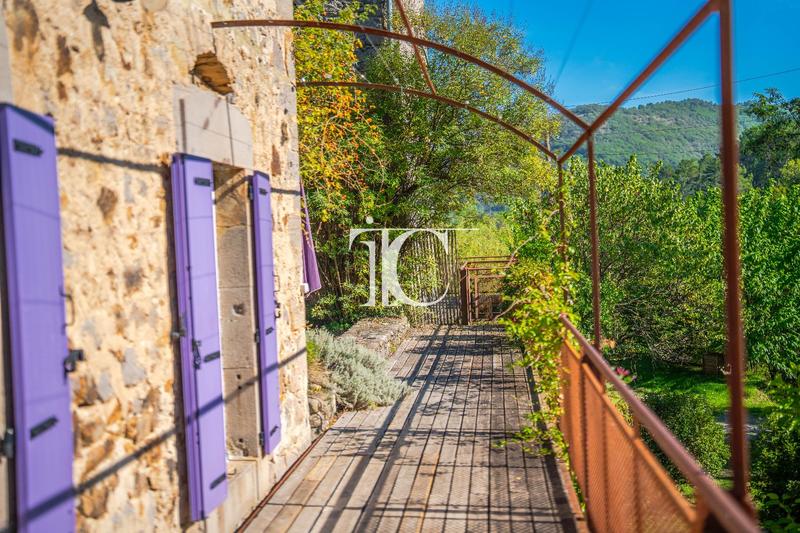 Maison - 379 m² - 19 pièces