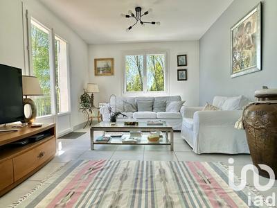 Maison - 202 m² - 9 pièces