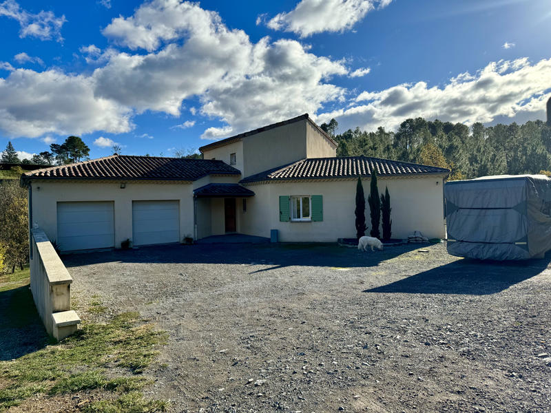 Maison - 200 m² - 6 pièces