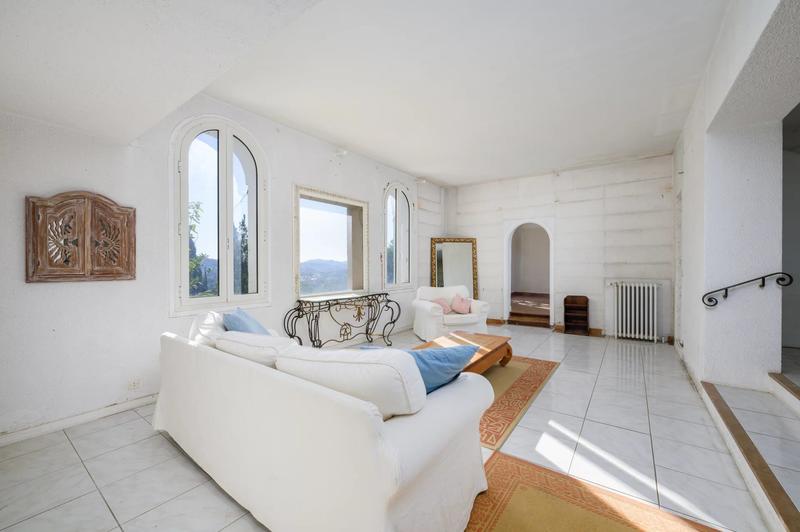 Maison - 240 m² - 10 pièces