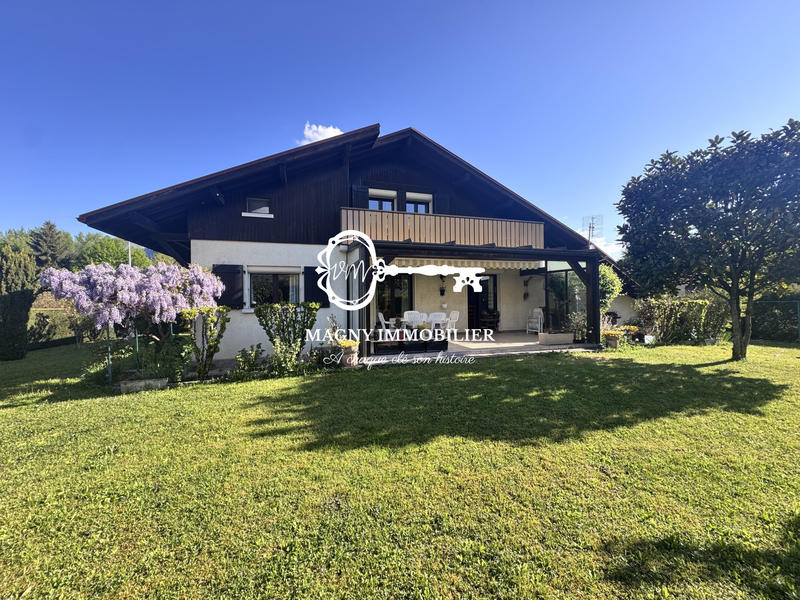 Maison traditionnelle - 140 m² - 6 pièces