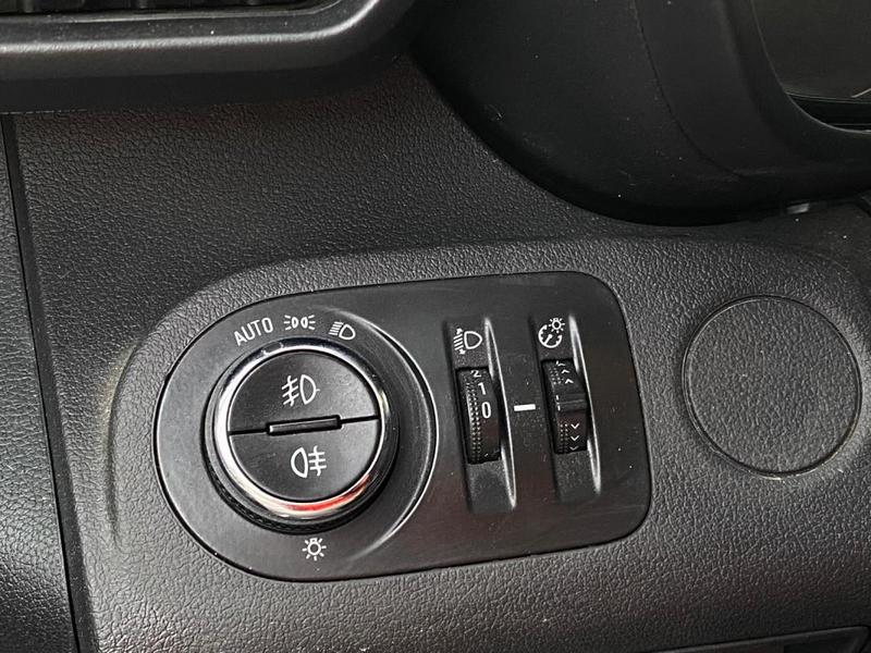 Opel combo cargo Pack Clim 100cv Camera/Bluetooth/Feux Auto/Frein Auto