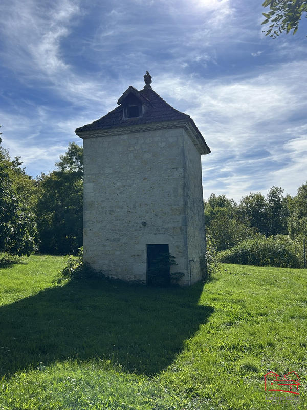 Maison - 210 m² - 8 pièces