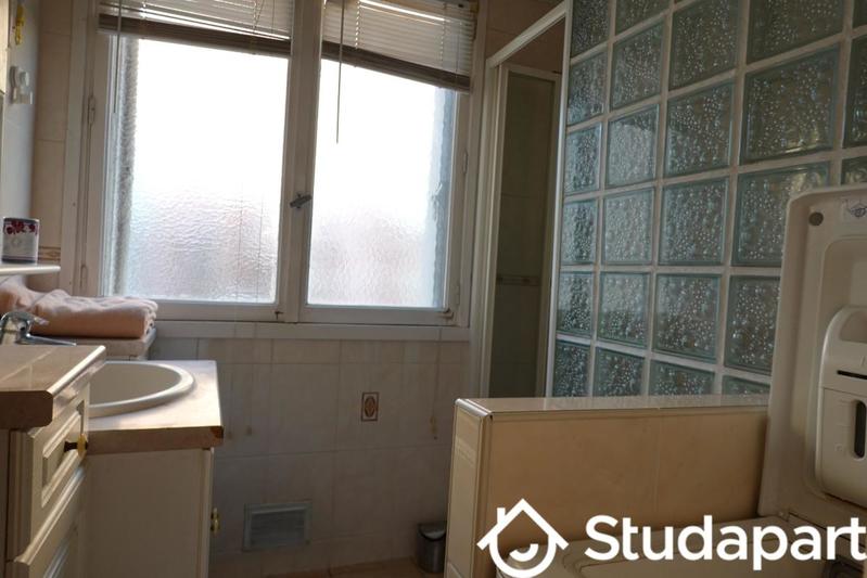 Chambre - 9 m² - 1 pièce