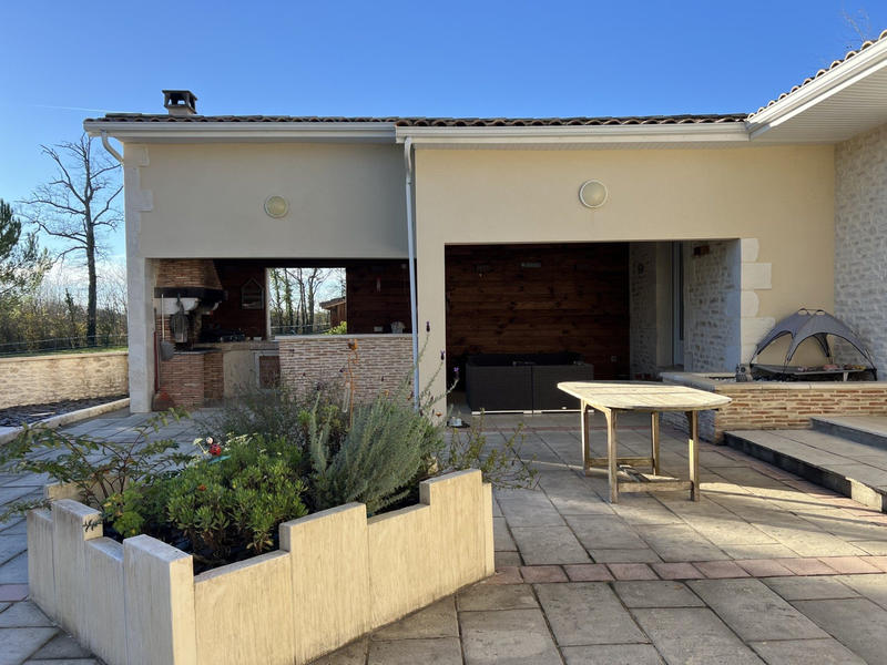 Maison - 226 m² - 8 pièces