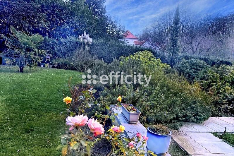 Maison - 205 m² - 7 pièces