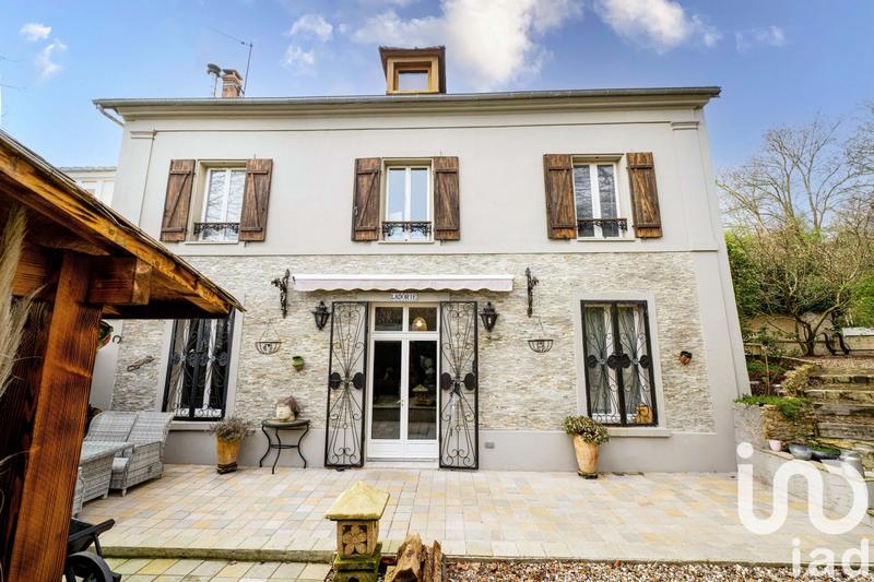 Maison - 225 m² - 6 pièces