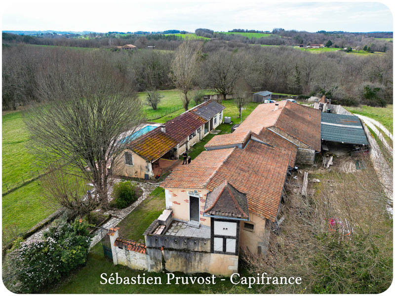 Propriété - 145 m² - 10 pièces