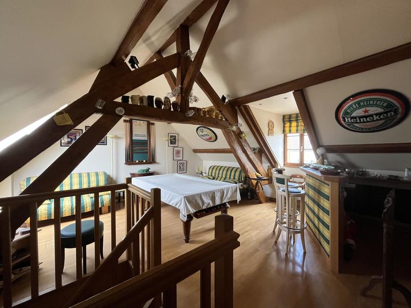 Maison - 255 m² - 9 pièces