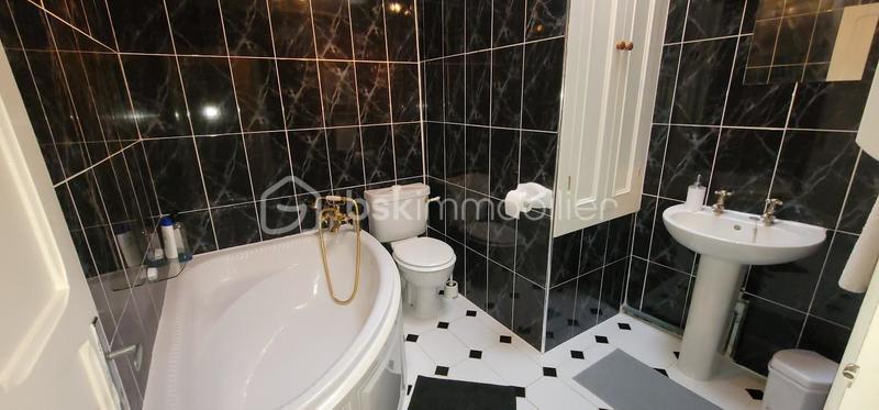 Maison - 172 m² - 8 pièces