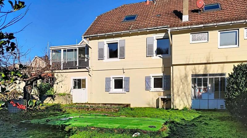 Maison - 181 m² - 6 pièces