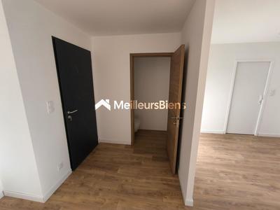 Maison - 96 m² - 5 pièces