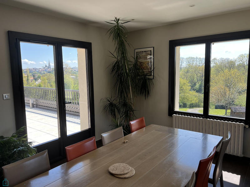 Maison - 298 m² - 9 pièces