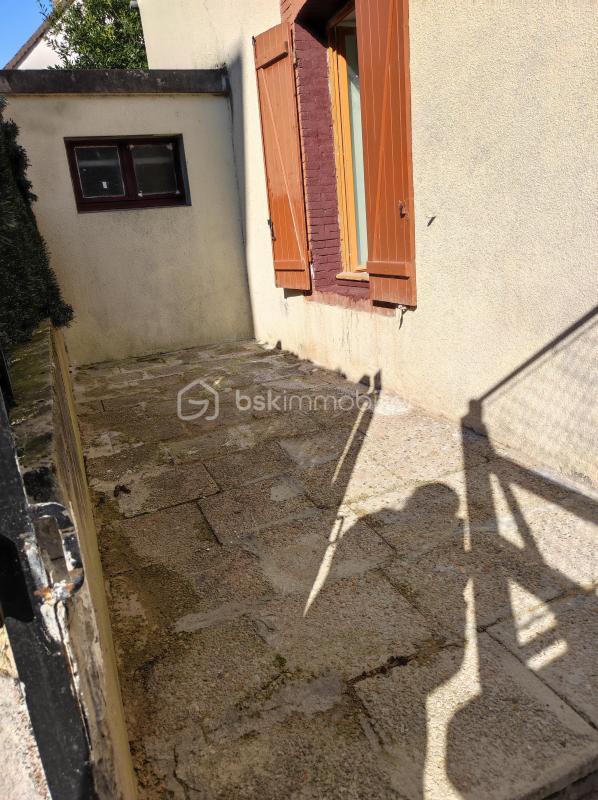 Maison - 222 m² - 5 pièces