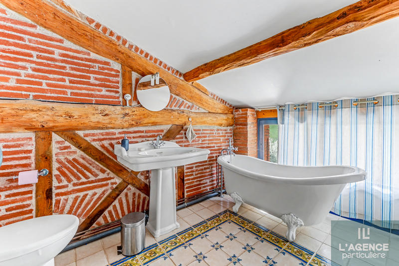 Maison - 239 m² - 8 pièces