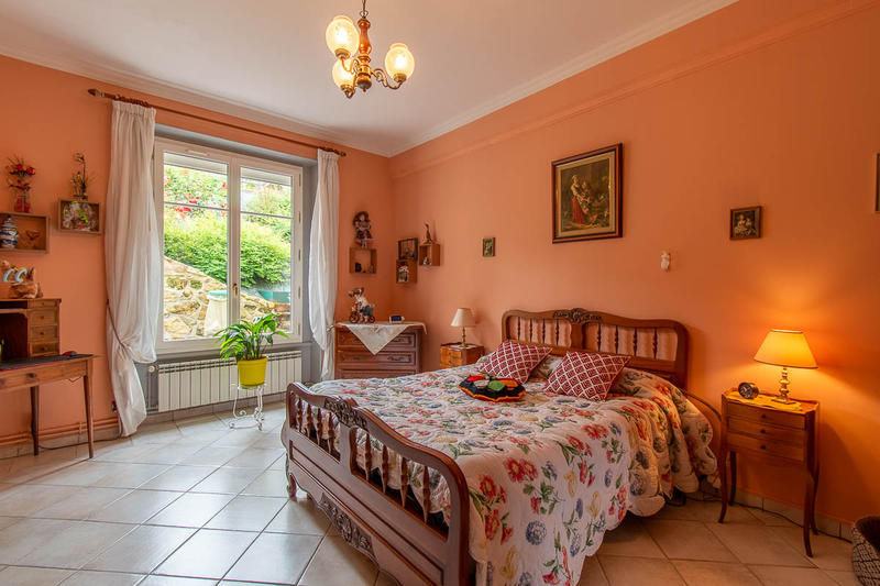 Maison - 245 m² - 8 pièces