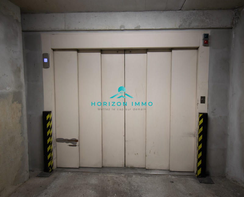 Parking / Garage - 12 m²